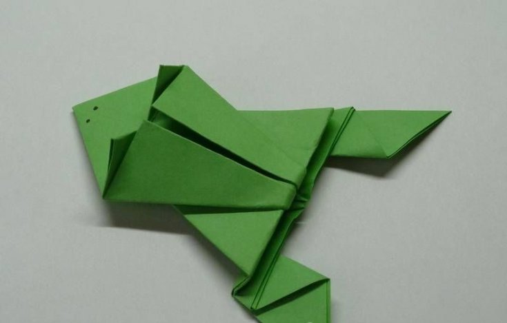 Как сложить оригами «прыгающая лягушка» своими руками? Смотрите инструкцию и мастер-класс с подробным описанием и фото!