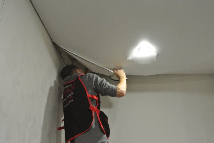 Как снять натяжной потолок своими руками - инструкции и советы по проведению работ самостоятельно (фото + видео)