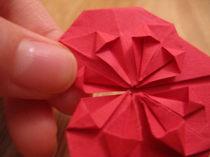 Изготовление сердца из бумаги в технике оригами - оригинальные схемы и инструкции как для начинающих так и для профи на фото!