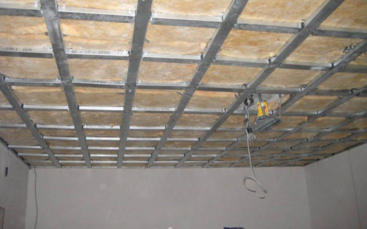 Ремонт потолка своими руками: тонкости восстановления, варианты ремонта и особенности постройки (130 фото и видео)